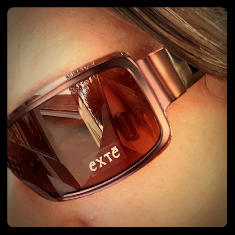 🕶 Exte sunglasses with case
